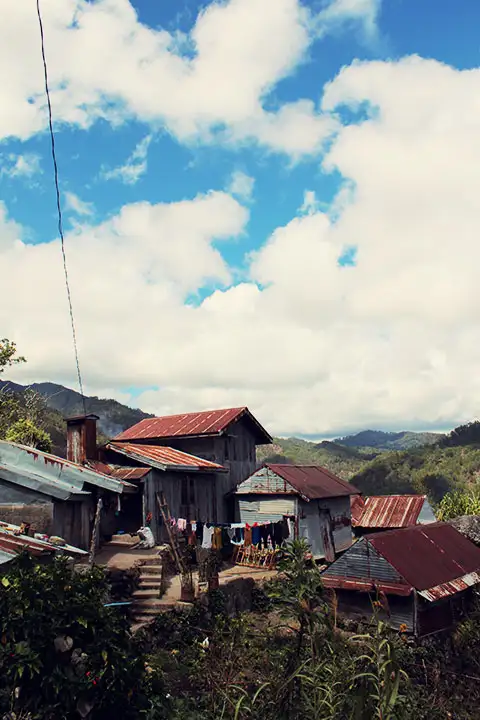 Las casas rurales al comienzo del camino hacia las cataratas.