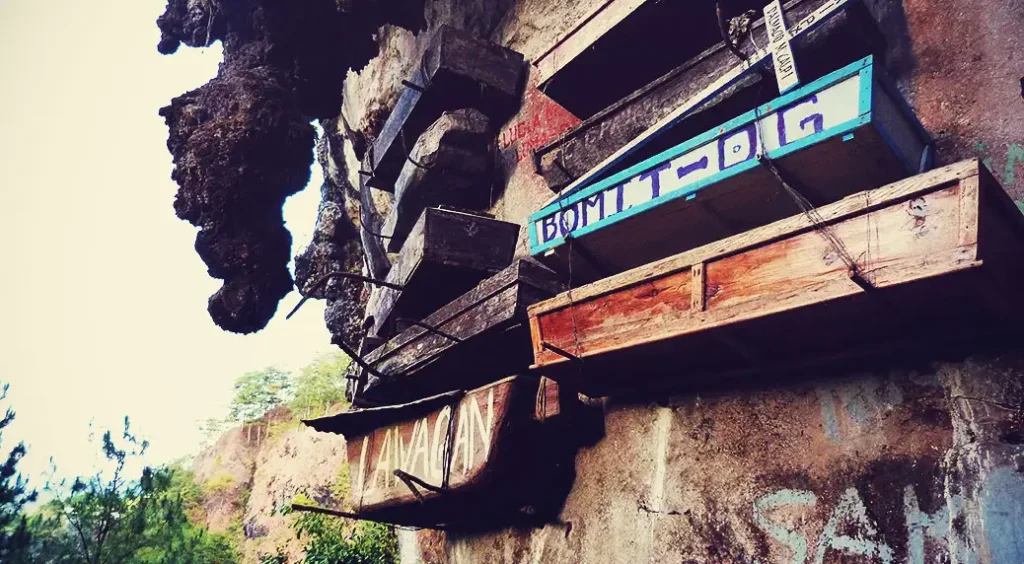 El Gran Viaje • Ecos de los Ataúdes Colgantes