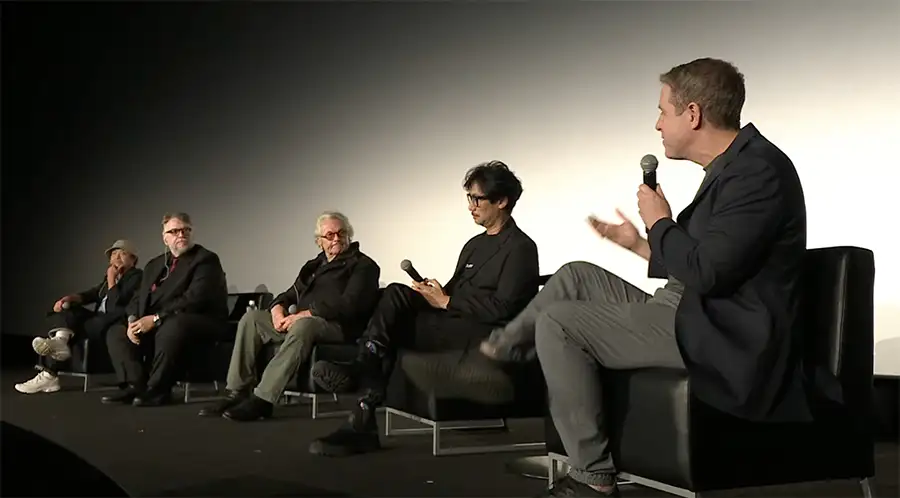 Varios directores se sientan en un panel gestionado por Geoff Keighley.